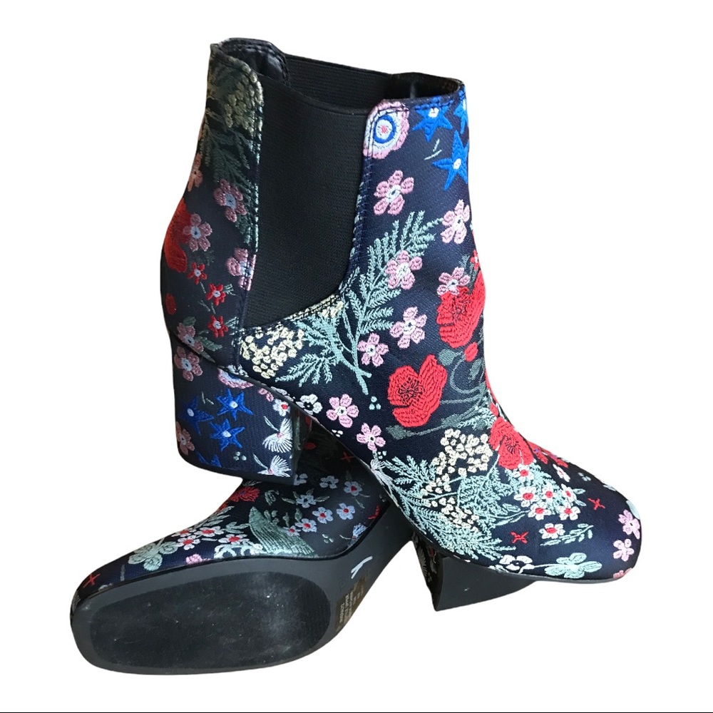 Women’s size 7.5 embroidered floral booties